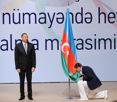 Azerbaijani President and his spouse attend seeing off ceremony of Olympic athletes (PHOTO)