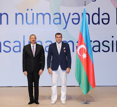 Azerbaijani President and his spouse attend seeing off ceremony of Olympic athletes (PHOTO)