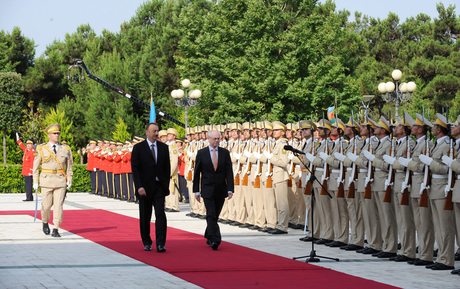 Head of European Council officially welcomed in Azerbaijan