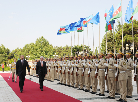 Head of European Council officially welcomed in Azerbaijan