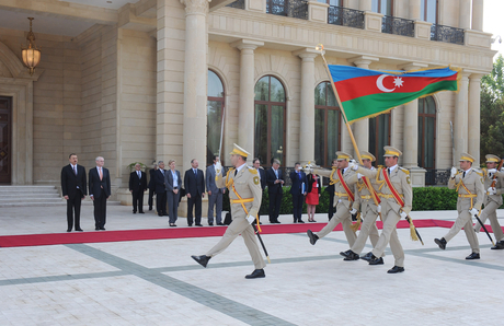 Head of European Council officially welcomed in Azerbaijan