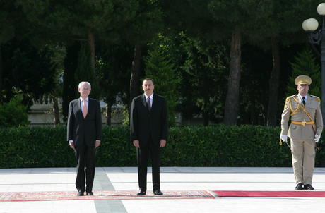 Head of European Council officially welcomed in Azerbaijan