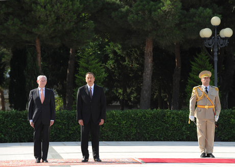 Head of European Council officially welcomed in Azerbaijan