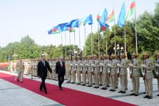 Head of European Council officially welcomed in Azerbaijan
