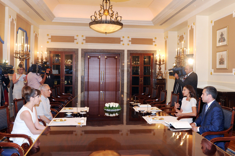 Azerbaijani first lady meets the country`s Eurovision-2012 contestants