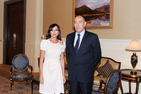 Azerbaijan’s first lady meets outgoing Lithuanian ambassador