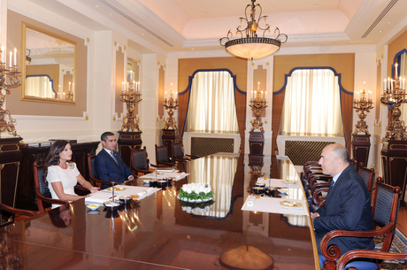 Azerbaijan’s first lady meets outgoing Lithuanian ambassador
