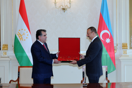 Awarding ceremony of Azerbaijani and Tajik presidents held (PHOTO)