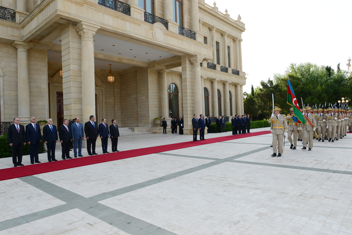 Tajik President officially welcomed in Azerbaijan (PHOTO)