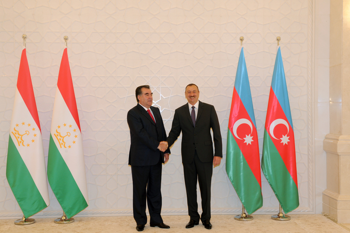 Tajik President officially welcomed in Azerbaijan (PHOTO)