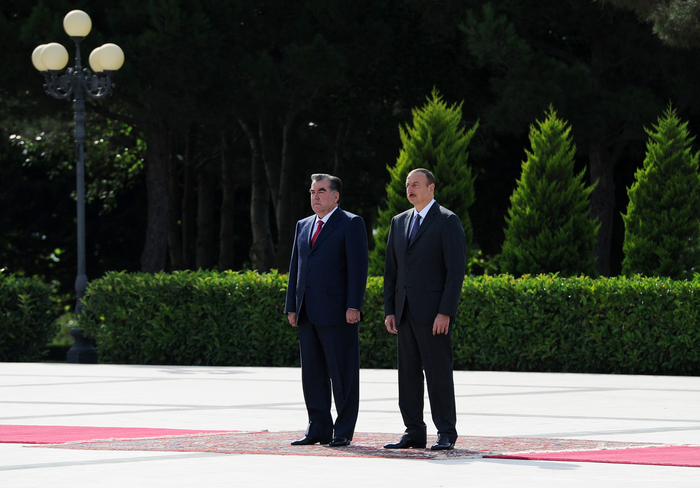 Tajik President officially welcomed in Azerbaijan (PHOTO)