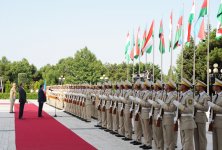 Tajik President officially welcomed in Azerbaijan (PHOTO)