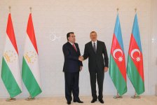 Tajik President officially welcomed in Azerbaijan (PHOTO)