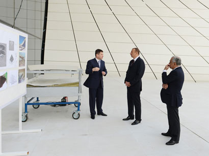 Azerbaijani President visits Heydar Aliyev Center (PHOTO)