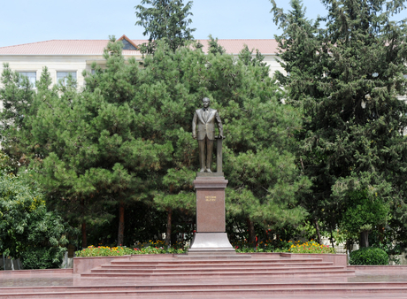 Azerbaijani President arrives in country’s Jalilabad region (PHOTO)