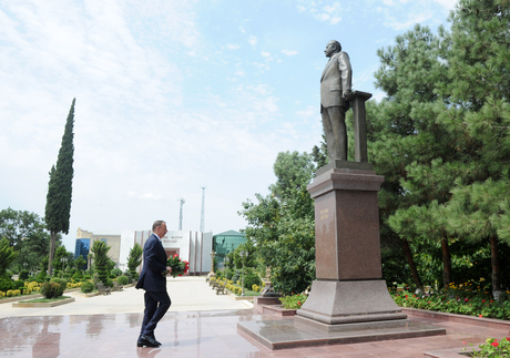 Azerbaijani President arrives in country’s Jalilabad region (PHOTO)
