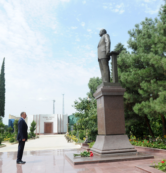 Azerbaijani President arrives in country’s Jalilabad region (PHOTO)