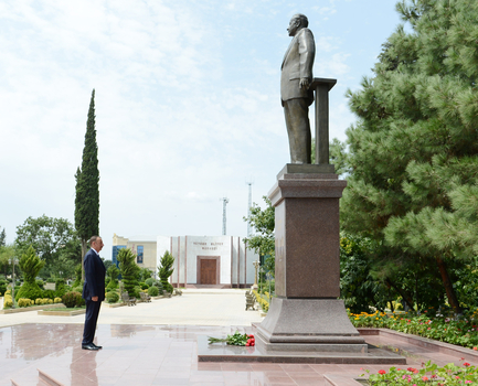 Azerbaijani President arrives in country’s Jalilabad region (PHOTO)
