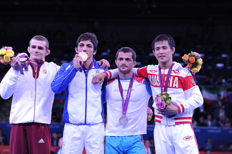 President Ilham Aliyev watched the action in Greco-roman wrestling at the London Olympics (PHOTO)