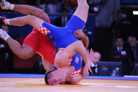 President Ilham Aliyev watched the action in Greco-roman wrestling at the London Olympics (PHOTO)