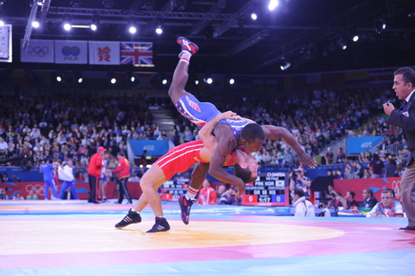 President Ilham Aliyev watched the action in Greco-roman wrestling at the London Olympics (PHOTO)