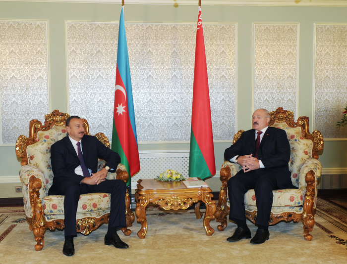 Presidents of Azerbaijan and Belarus meet one-on-one (PHOTO)