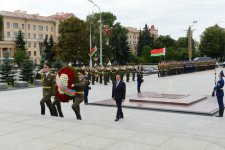 Azerbaijani President visits Victory Square in Minsk (PHOTO)