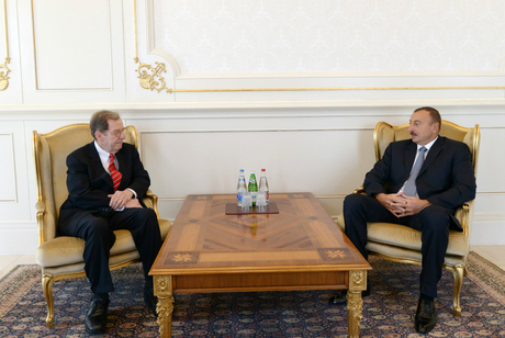 President Ilham Aliyev receives credentials of incoming U.S. ambassador