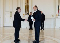 President Ilham Aliyev receives credentials of incoming U.S. ambassador