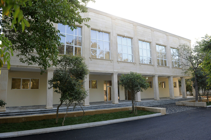 Azerbaijani President inspects Intellect school-lyceum and secondary school in Baku (PHOTO)