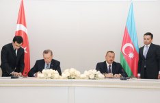 Azerbaijan, Turkey sign eight bilateral documents (PHOTO)