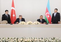 Azerbaijan, Turkey sign eight bilateral documents (PHOTO)