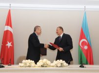 Azerbaijan, Turkey sign eight bilateral documents (PHOTO)