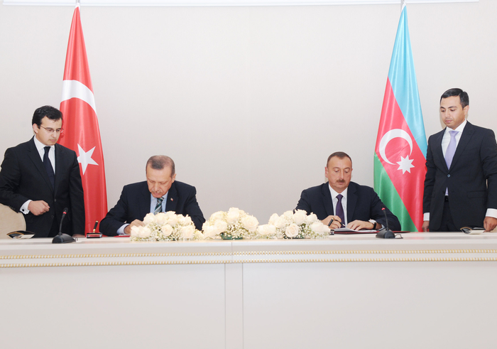 Azerbaijan, Turkey sign eight bilateral documents (PHOTO)