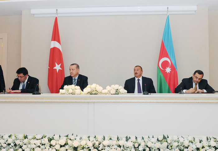Azerbaijan, Turkey sign eight bilateral documents (PHOTO)
