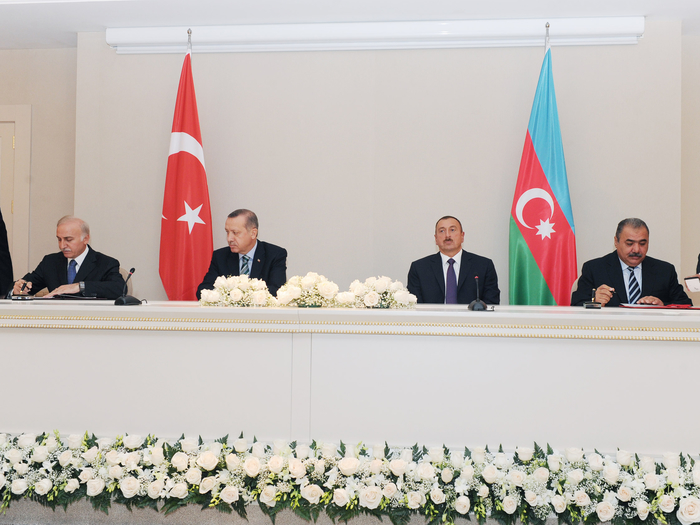 Azerbaijan, Turkey sign eight bilateral documents (PHOTO)
