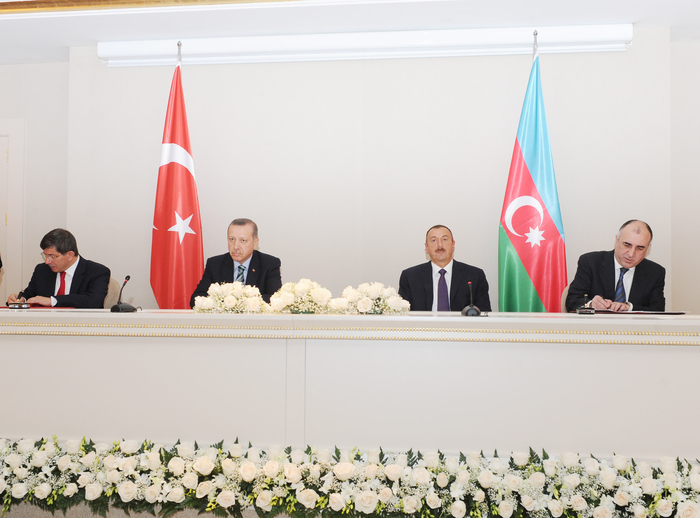 Azerbaijan, Turkey sign eight bilateral documents (PHOTO)