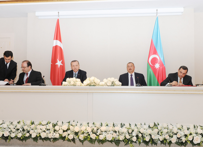 Azerbaijan, Turkey sign eight bilateral documents (PHOTO)