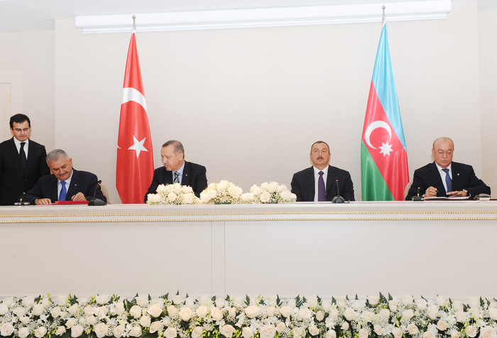 Azerbaijan, Turkey sign eight bilateral documents (PHOTO)