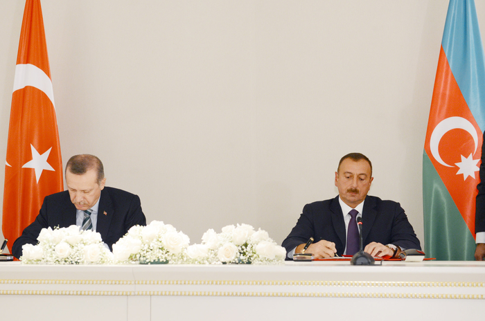 Azerbaijan, Turkey sign eight bilateral documents (PHOTO)