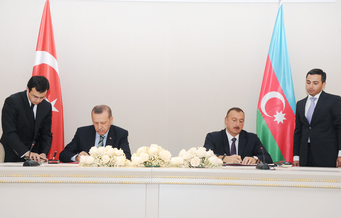 Azerbaijan, Turkey sign eight bilateral documents (PHOTO)