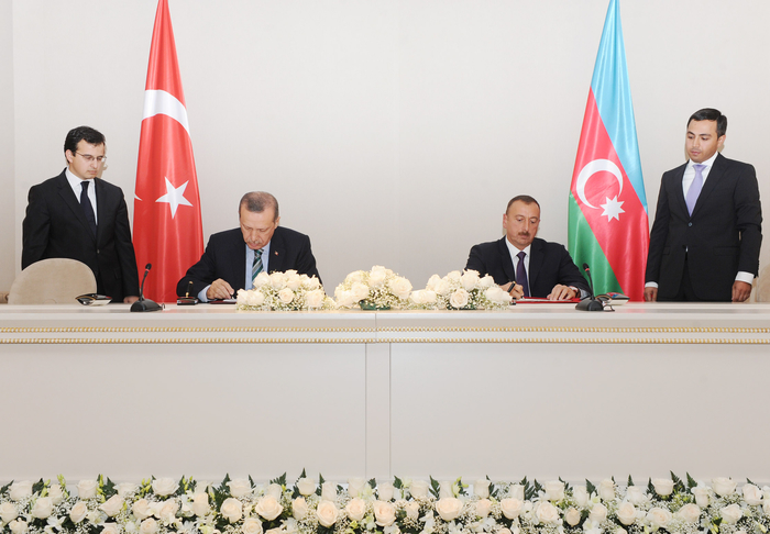 Azerbaijan, Turkey sign eight bilateral documents (PHOTO)