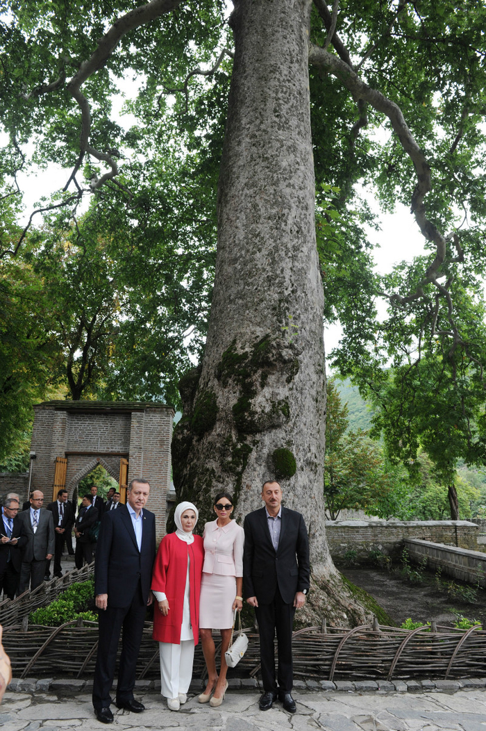 Azerbaijani President, Turkish PM get acquainted with Palace of Sheki Khans (PHOTO)