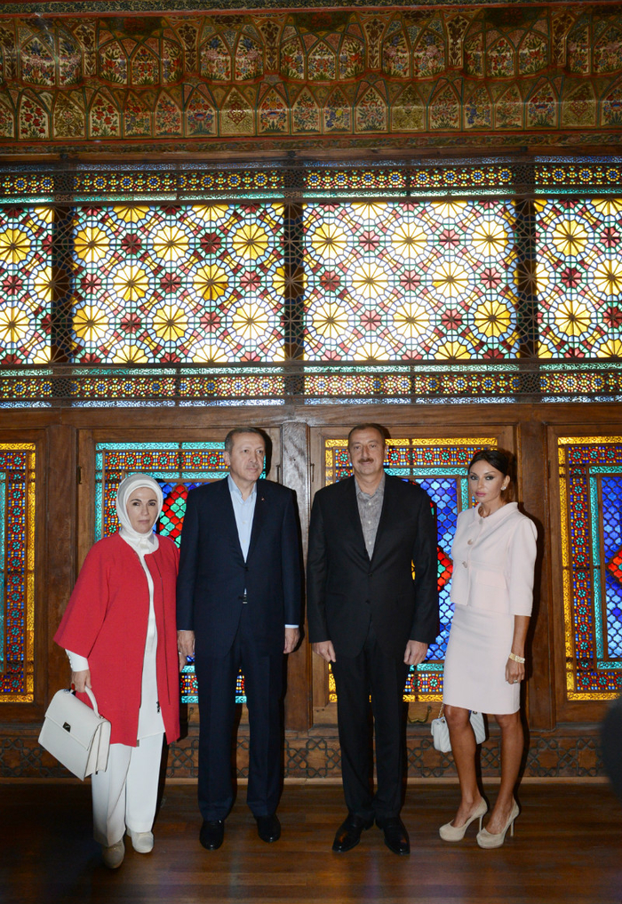 Azerbaijani President, Turkish PM get acquainted with Palace of Sheki Khans (PHOTO)