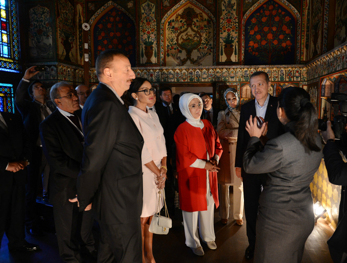 Azerbaijani President, Turkish PM get acquainted with Palace of Sheki Khans (PHOTO)
