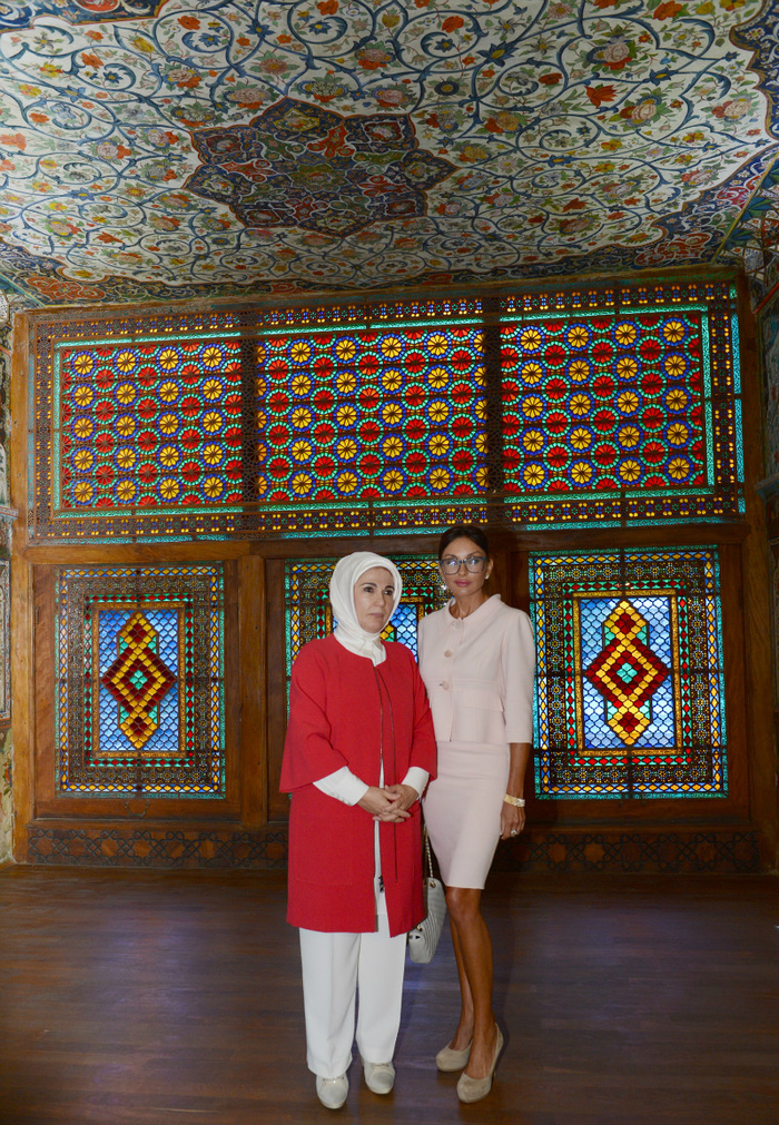 Azerbaijani President, Turkish PM get acquainted with Palace of Sheki Khans (PHOTO)