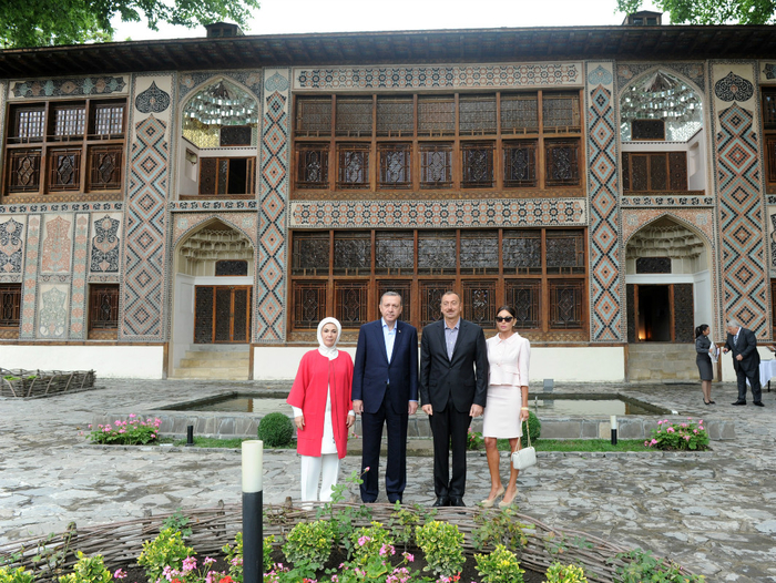 Azerbaijani President, Turkish PM get acquainted with Palace of Sheki Khans (PHOTO)