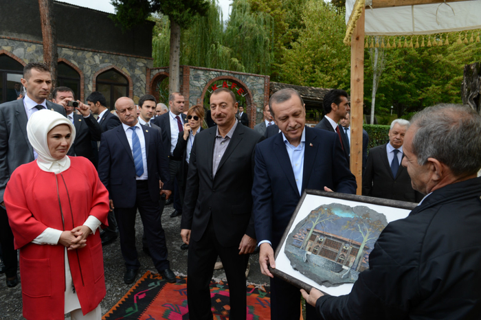 Azerbaijani President, Turkish PM get acquainted with Palace of Sheki Khans (PHOTO)