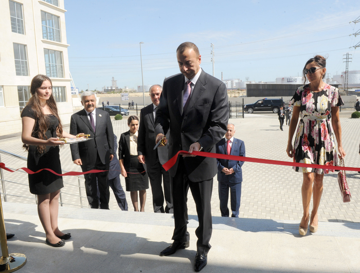 President Ilham Aliyev opens new building of school No 328 in Baku (PHOTO)