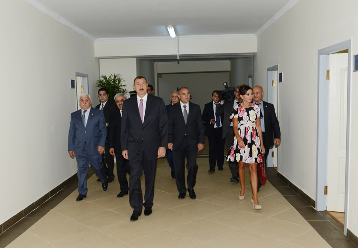 President Ilham Aliyev opens new building of school No 328 in Baku (PHOTO)